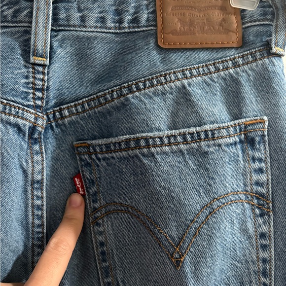 Levi's Ribcage Straight Distressed Jeans - Picture 4 of 6